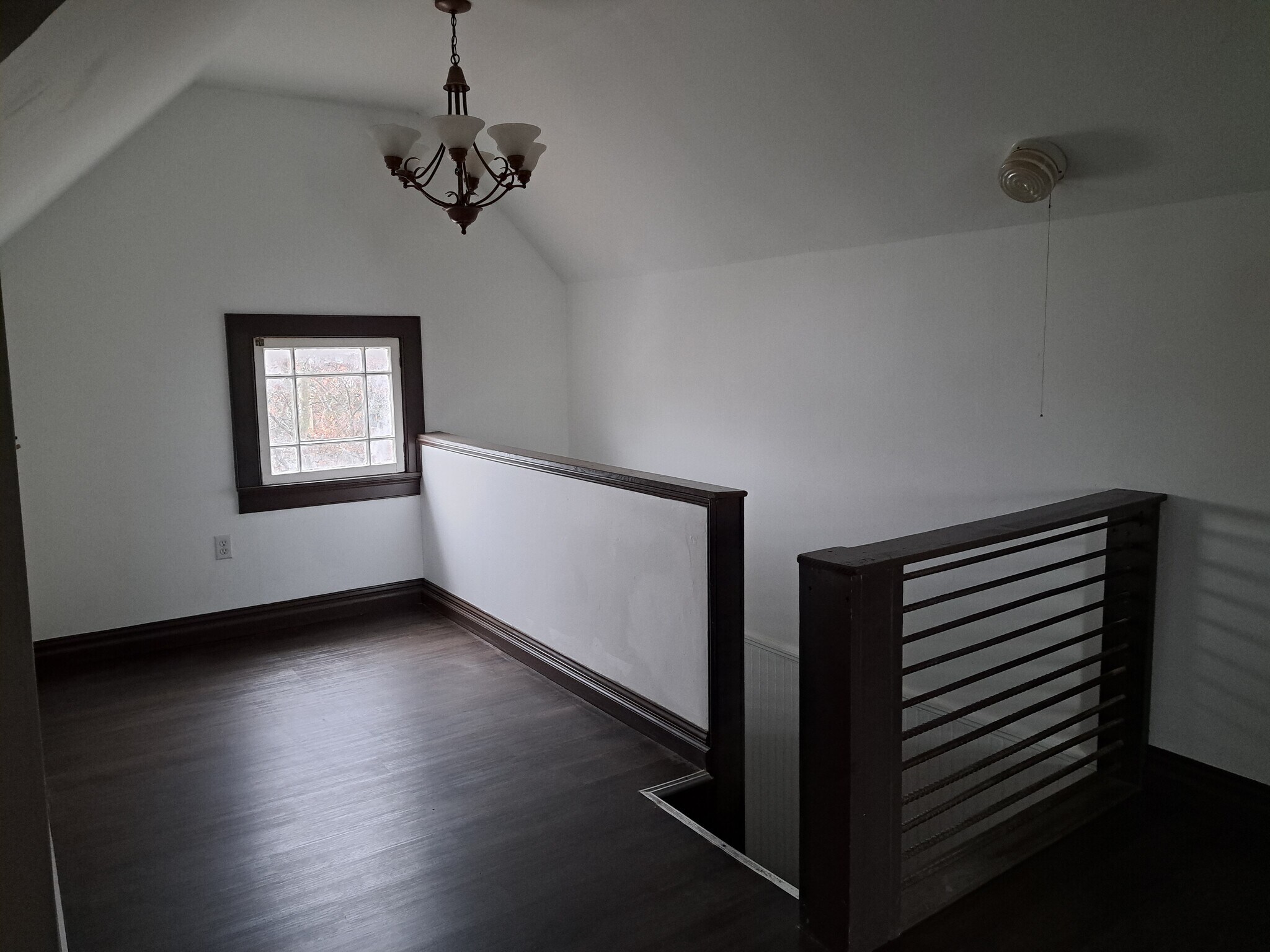 Building Photo - 261 Maple St