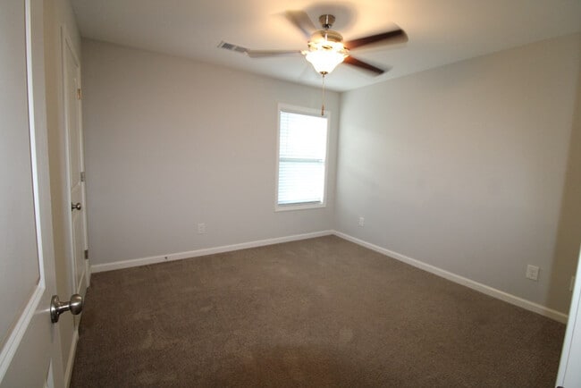 Building Photo - 581 Brushwood Dr