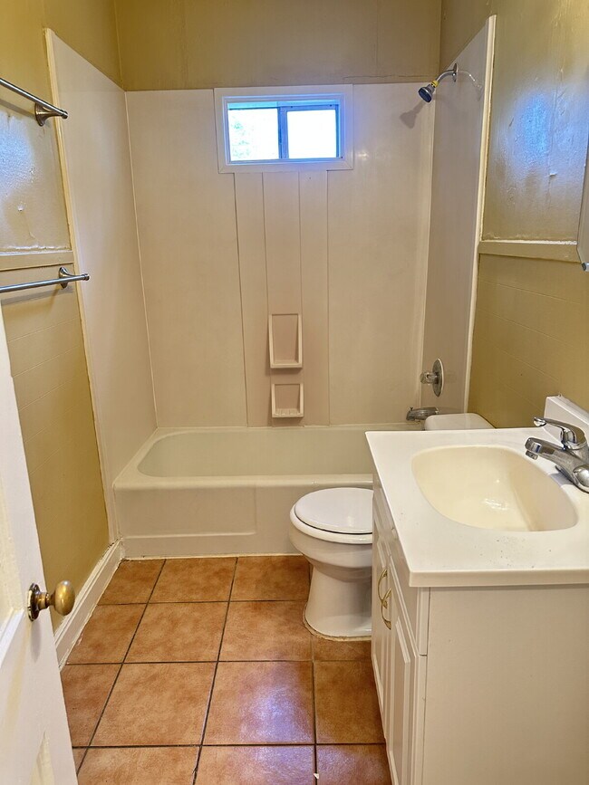 Building Photo - Character, Comfort & Convenience in Tech T...