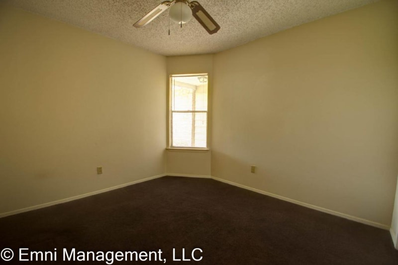 Building Photo - 1408 Garnet Rd