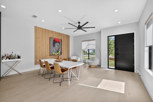 Building Photo - 423 W Amelia Ave