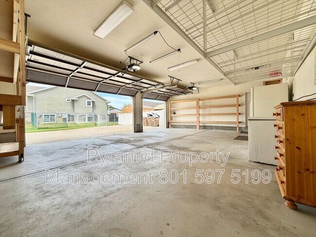 Building Photo - 961 Golden Pheasant Dr