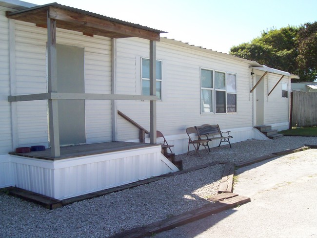 Building Photo - Palms Mobile Home Park