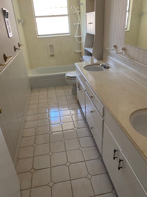 Building Photo - 5270 Wildwood Dr