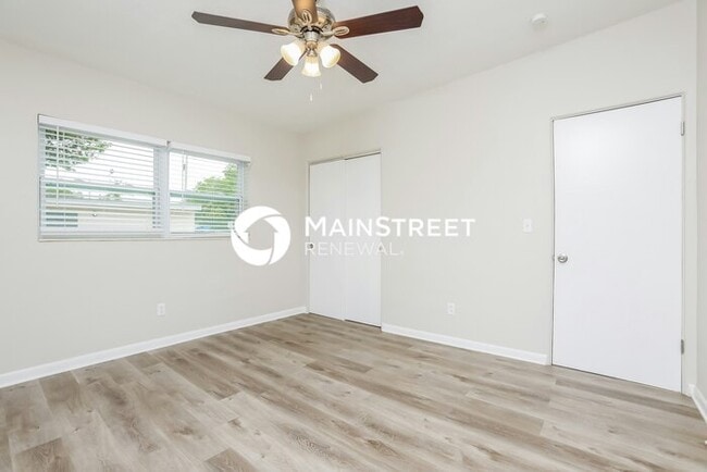 Building Photo - 3 Bedroom Pet-Friendly Home in ORLANDO, FL with Main Street Renewal