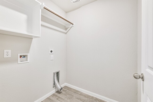 Building Photo - 419 Lazy Ln