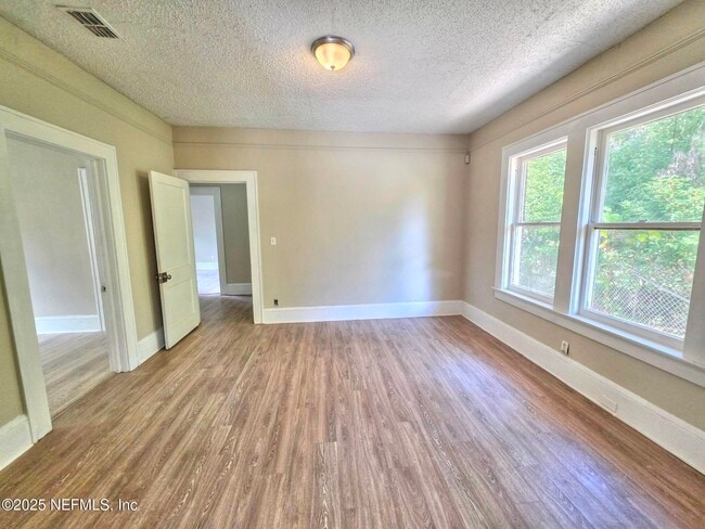 Building Photo - 213 W 24th St