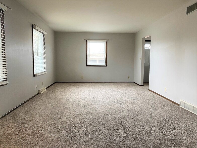 Living room - 3600 S 92nd St
