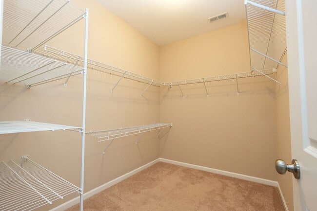 Building Photo - Spacious 5-Bedroom Home in Mooresville with Open Floor Plan & Loft!