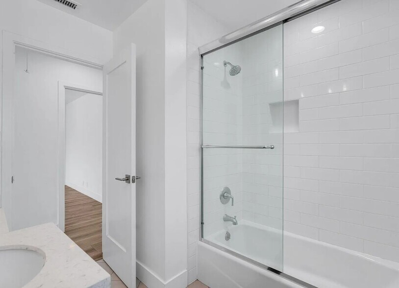 Building Photo - 15017 Bodger Ave