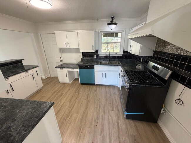 Building Photo - 8415 Glen Regal Dr