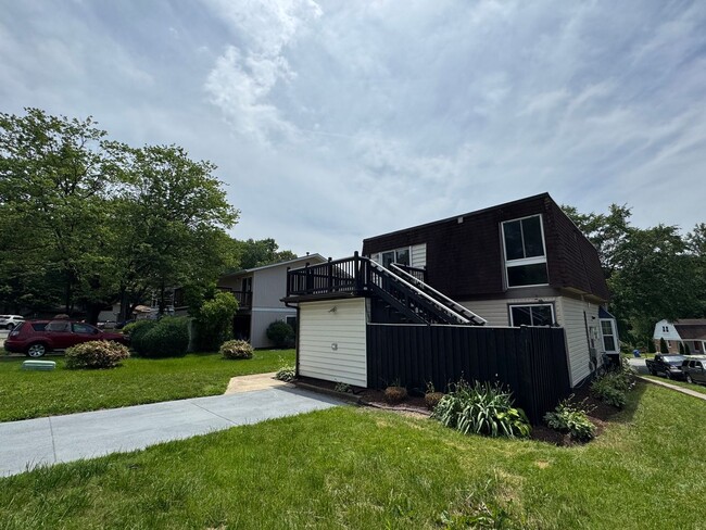 Building Photo - Relaxing 3 Bed 2.5 Bath Single Family Home...