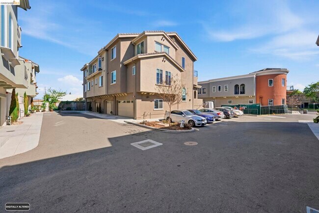 Building Photo - 817 Estancia Ter