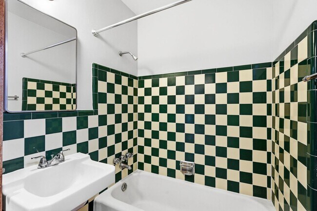 Building Photo - 1307-1311 E. 9th St. ( 1307A, 1307B, 1307C, 1309, 1311 )