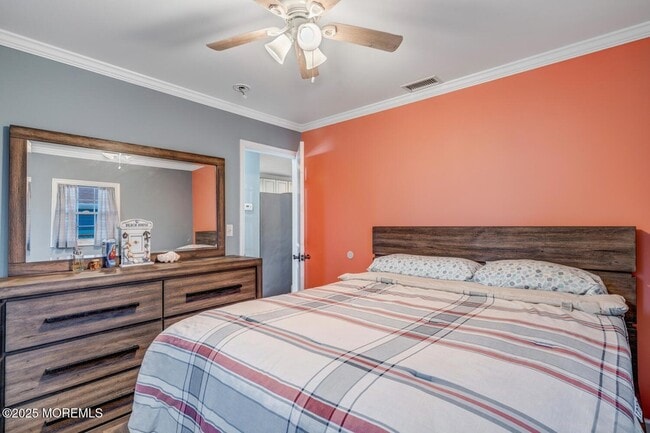 Building Photo - 28 S Los Angeles Dr