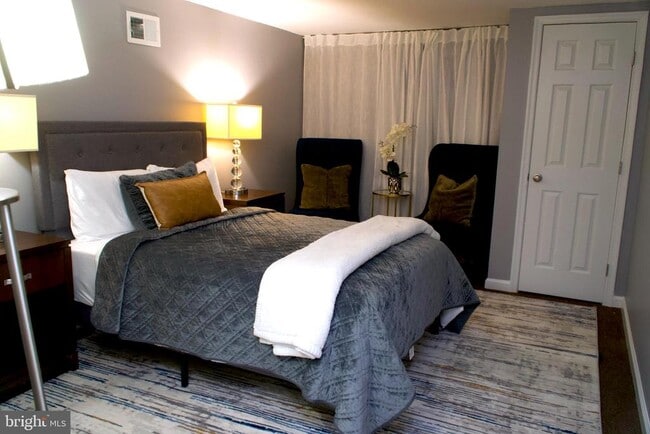 Building Photo - 6525 Kenova St