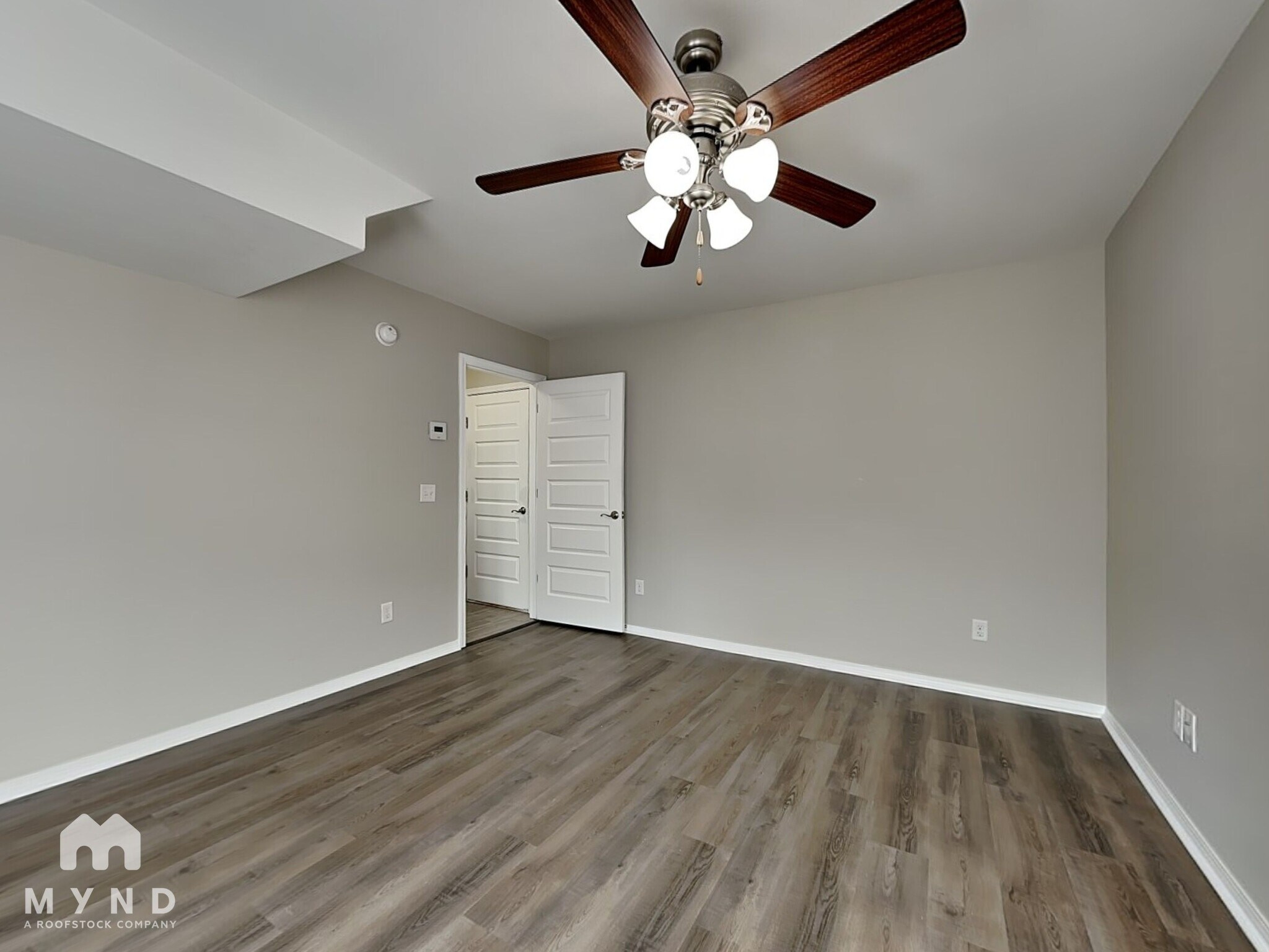 Building Photo - 122 E Sycamore St