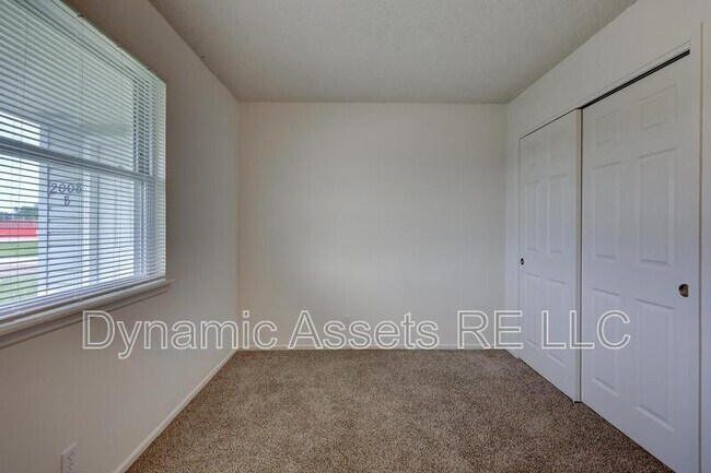 Building Photo - 2008 John F Kennedy St