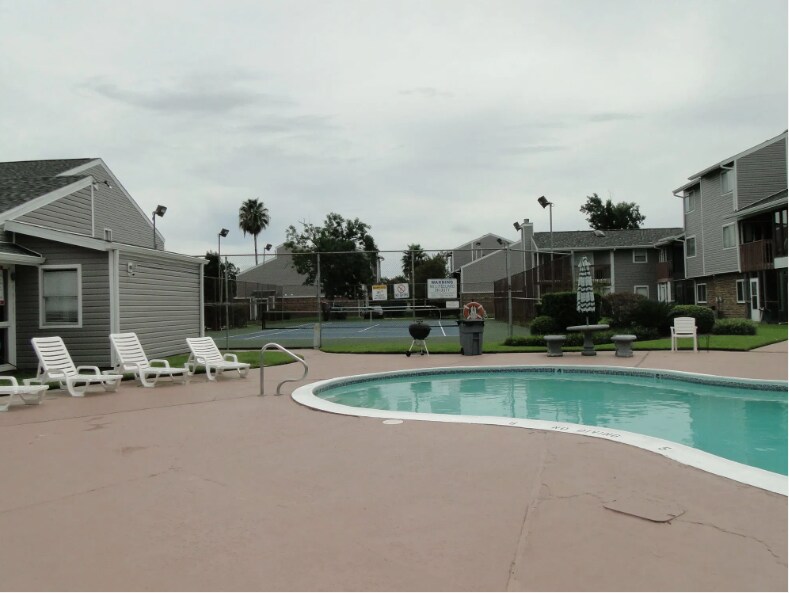 Pool 1 - 54 Avant Garde Cir