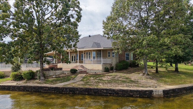 Building Photo - 108 Blue Heron Point