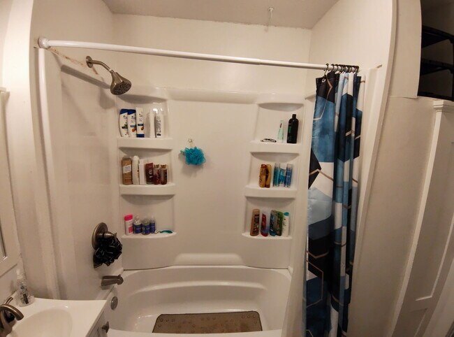 Building Photo - 617 N Appleton St