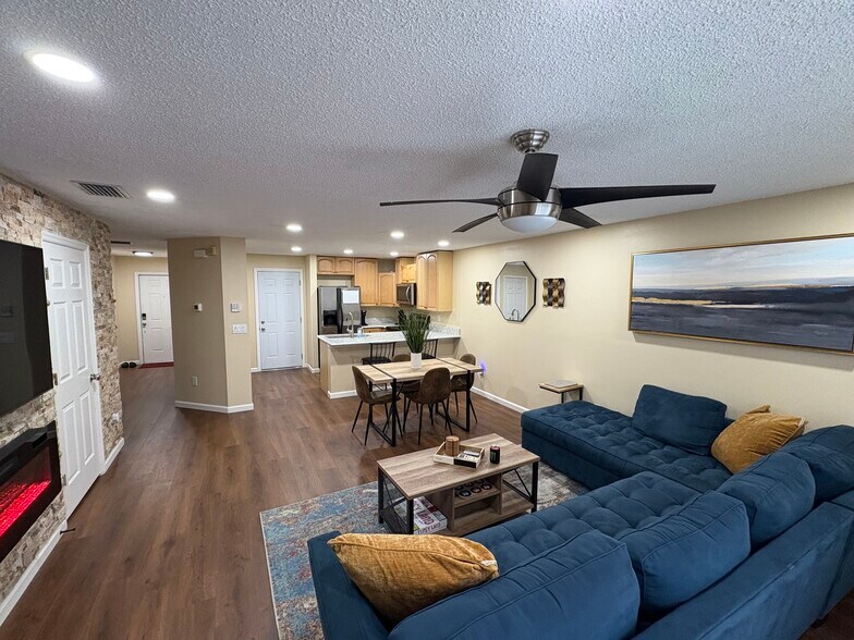 Building Photo - 8016 Savannah Sunset Ln