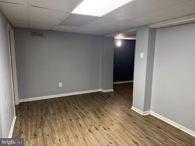 Building Photo - 813 Chesney Ln