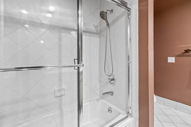 Building Photo - 6408 E Mercer Way