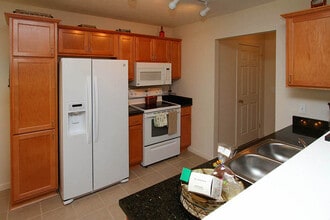 Building Photo - 6 Livery Way