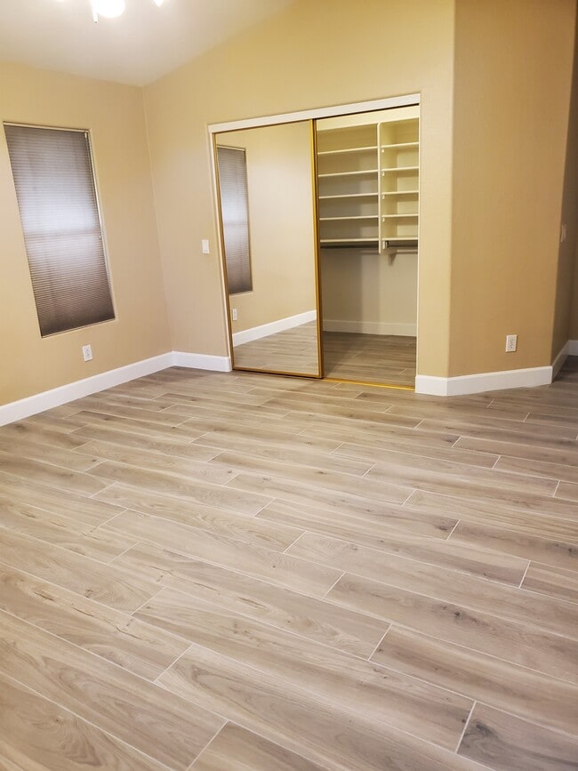 Building Photo - 1737 E Morgan Ct