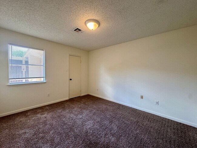 Building Photo - Duplex