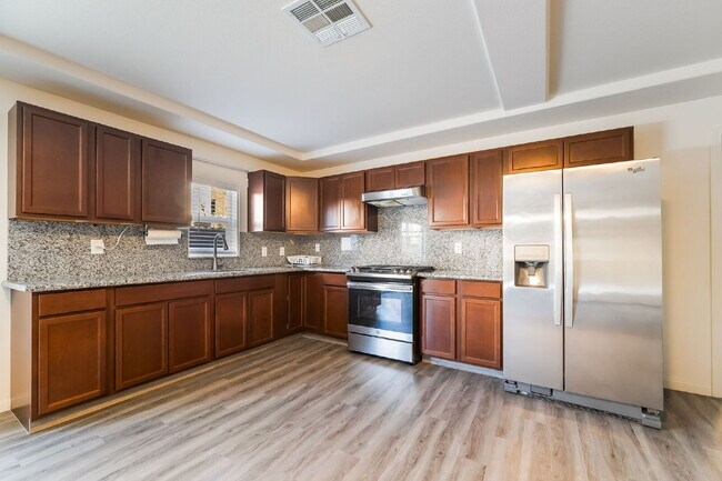 Building Photo - 4 bedroom home, 4 bathrooms,  with a fully self  contained casita with a 3 car garage