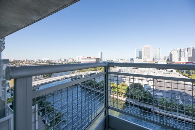 Building Photo - 690 SW 1st Ct