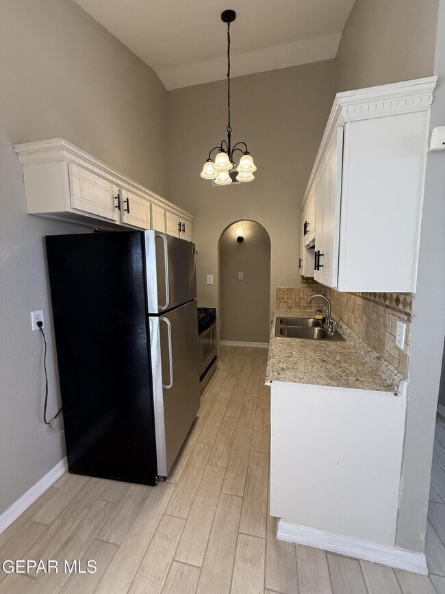 Building Photo - 9128 Bur Oak Cir