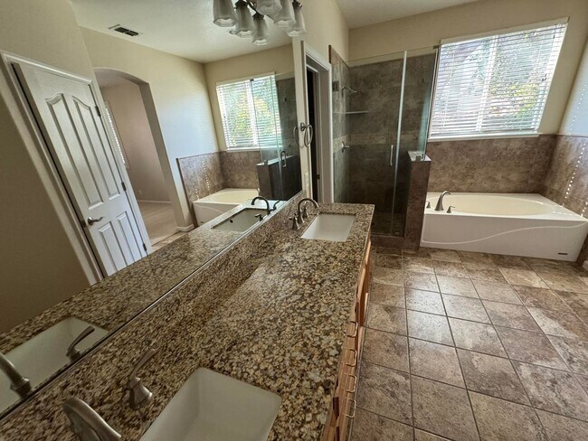 Building Photo - Home for Rent in Carmichael, CA