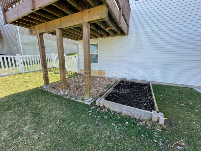 Building Photo - 5533 Emerald Pl Dr