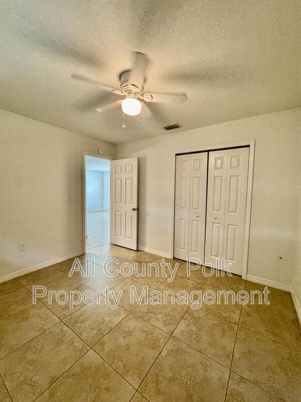 Building Photo - 2415 S Crystal Lake Dr