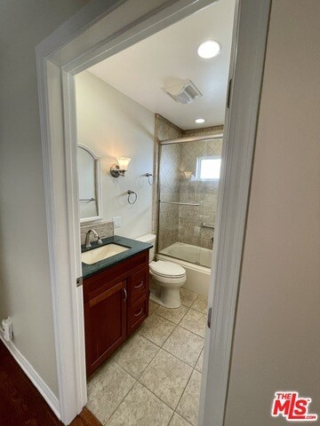 Building Photo - 511 N Sweetzer Ave