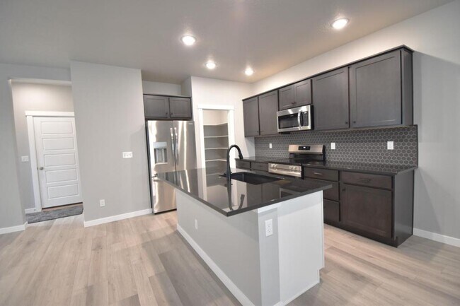 Building Photo - 5122 W Milano Dr
