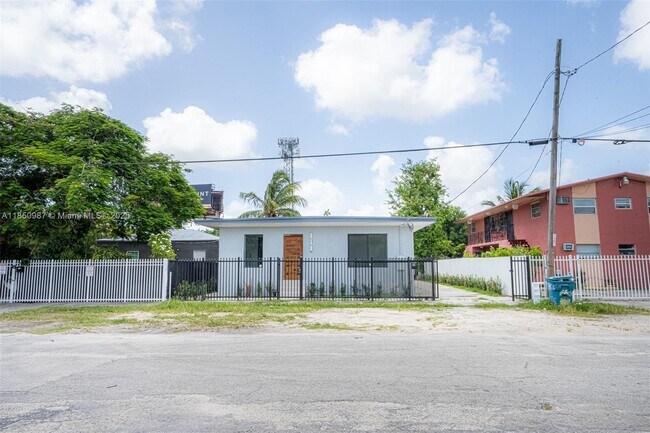 Building Photo - 666 NW 28th St