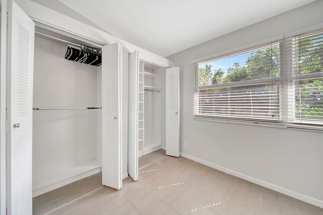 Building Photo - 1997 NE 15th Ave