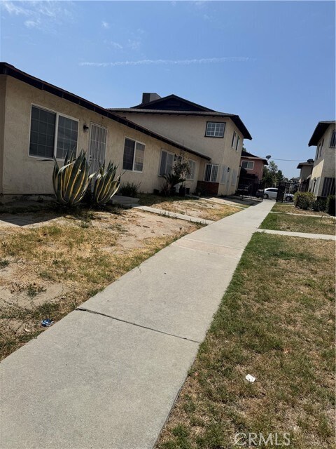 Primary Photo - 1215 W Oakland Ave