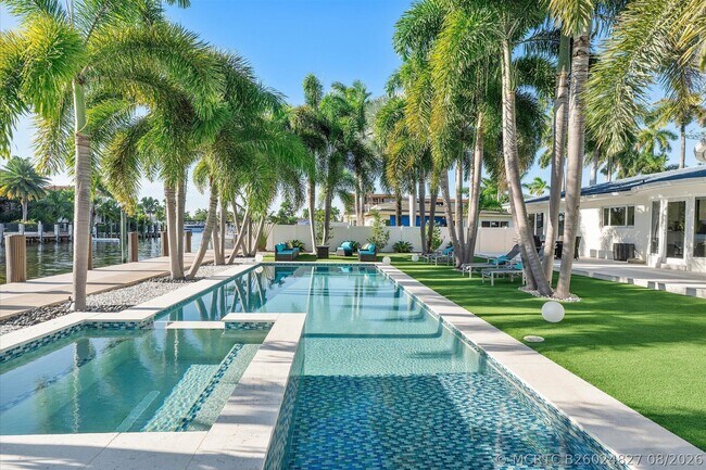 Building Photo - 207 Royal Palm Dr
