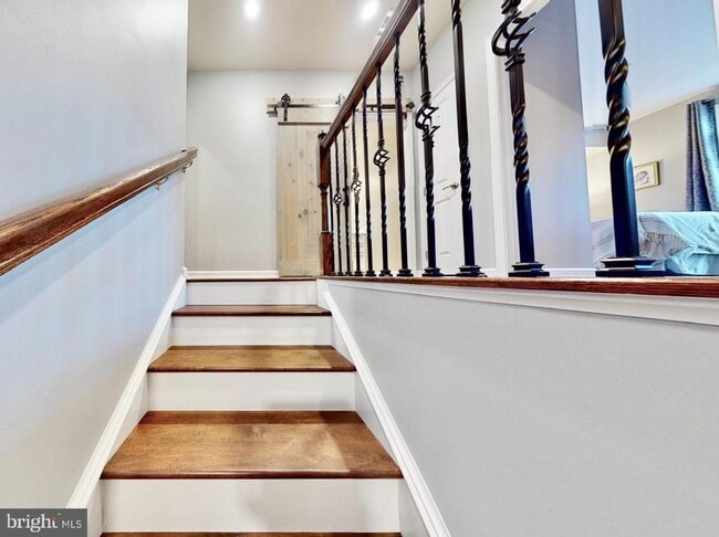 Building Photo - 7075 Darbey Knoll Dr