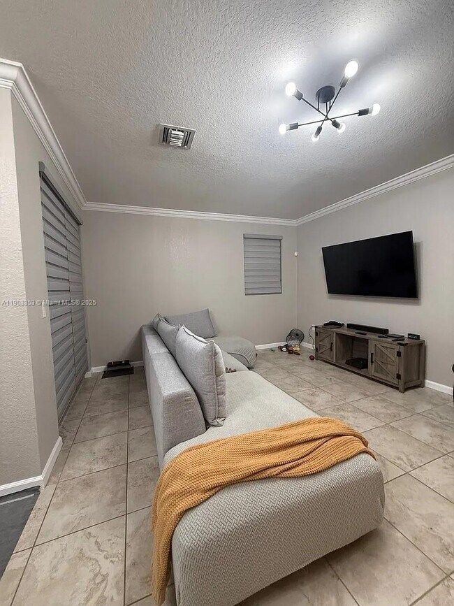 Building Photo - 1442 SE 23rd Terrace