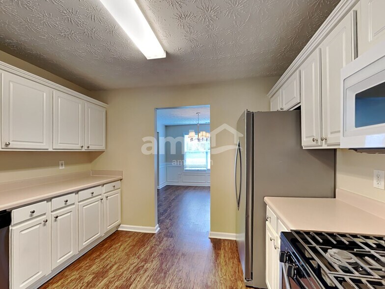 Building Photo - 2855 Wadley Ln