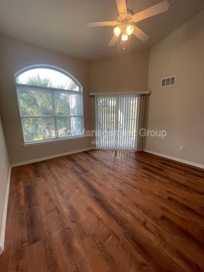 Building Photo - 2592 Grassy Point Dr