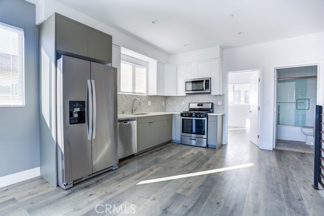 Building Photo - 11639 Burbank Blvd