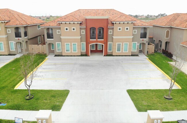 Building Photo - 3Bed/2.5 Bath Townhome, Mcallen TX
