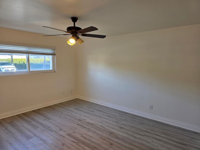 Building Photo - Renovated downstairs 2 bedroom 1 bath cond...